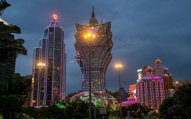 Grand Lisboa Macao với vị trí đắc địa, nằm ngay trên bờ biển phía Nam của Trung Quốc